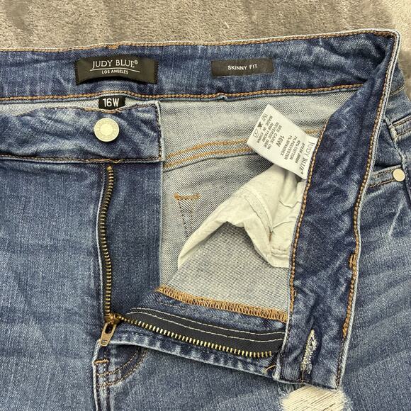 Judy Blue Skinny Fit Women’s 16W Blue Distressed Jeans Denim Medium Wash Pants - Picture 2 of 10